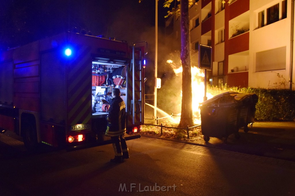 Mehrere Muell Sperrmuellbraende Köln Vingst Ansbacherstr P54.JPG - Miklos Laubert